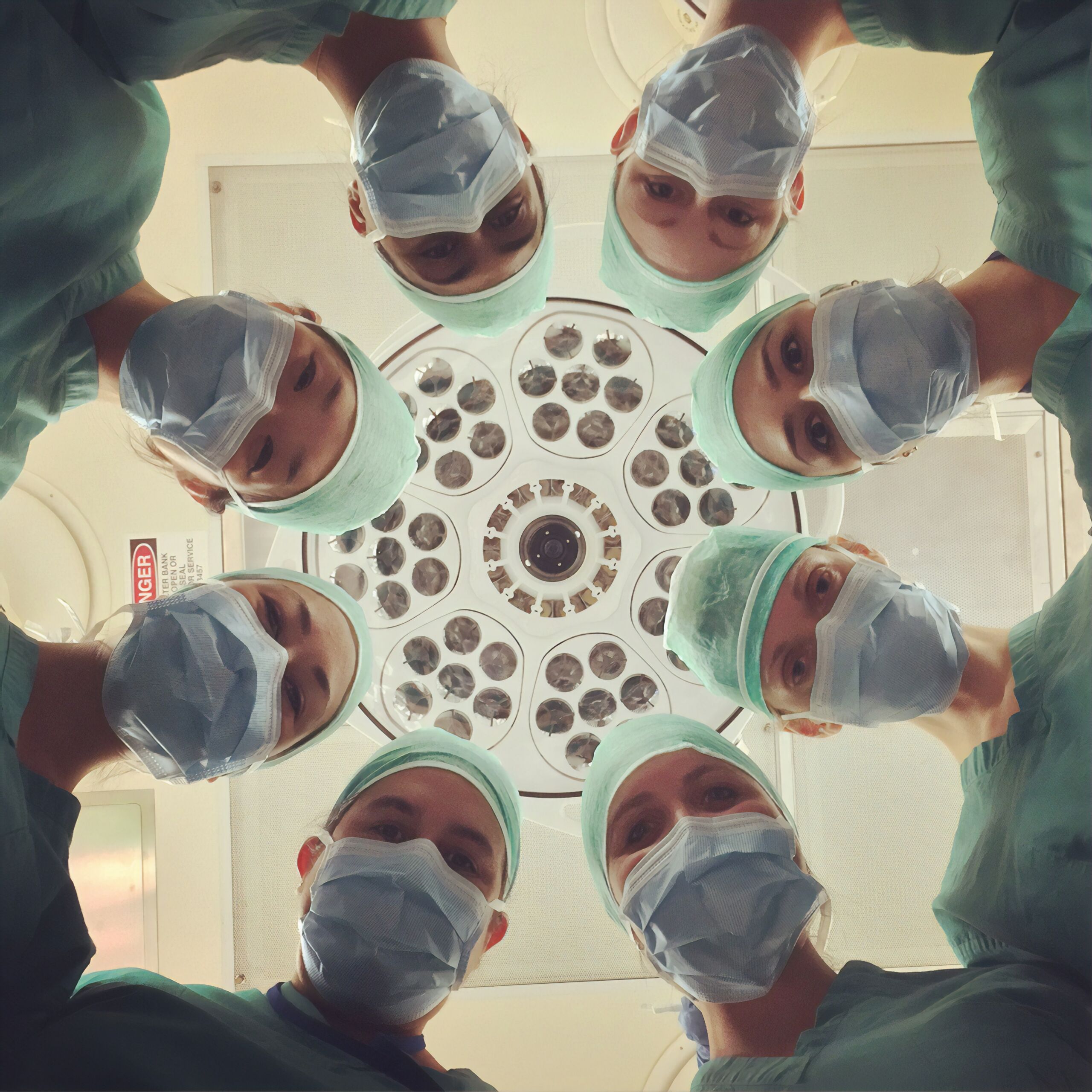 Medici in sala operatoria